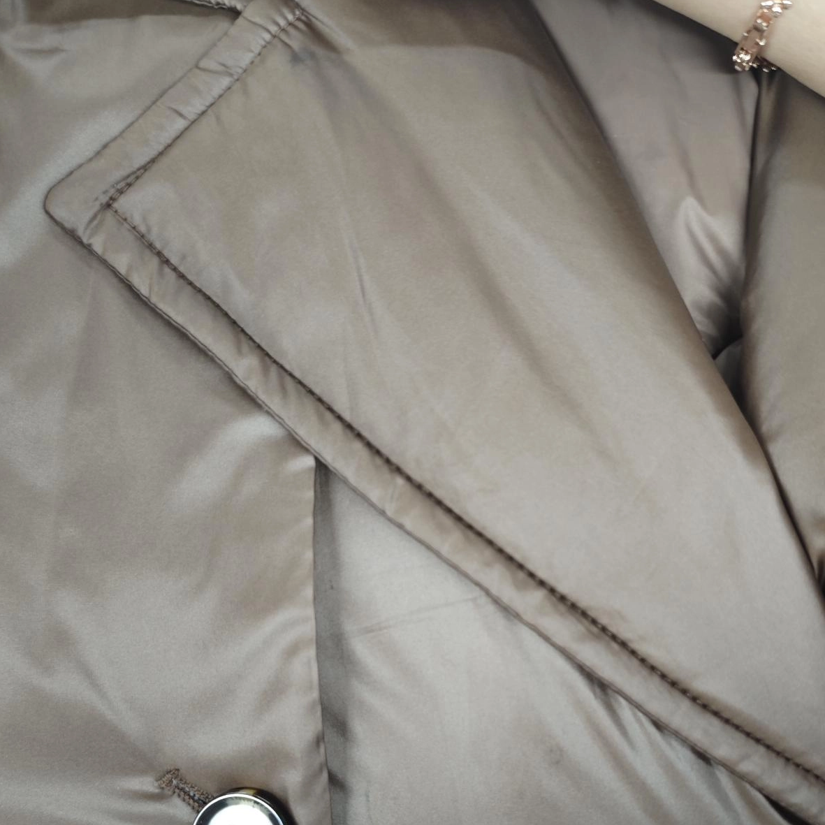 Koti ya Satin ya Long Trench yenye Kola ya Blazer & Mkanda Unaobadilika