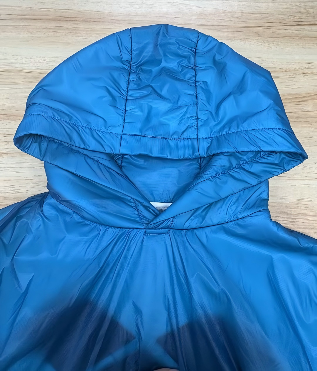 &nbsp;Ultra - lehk&aacute; stylov&aacute; lehk&aacute; bunda s kapuc&iacute;